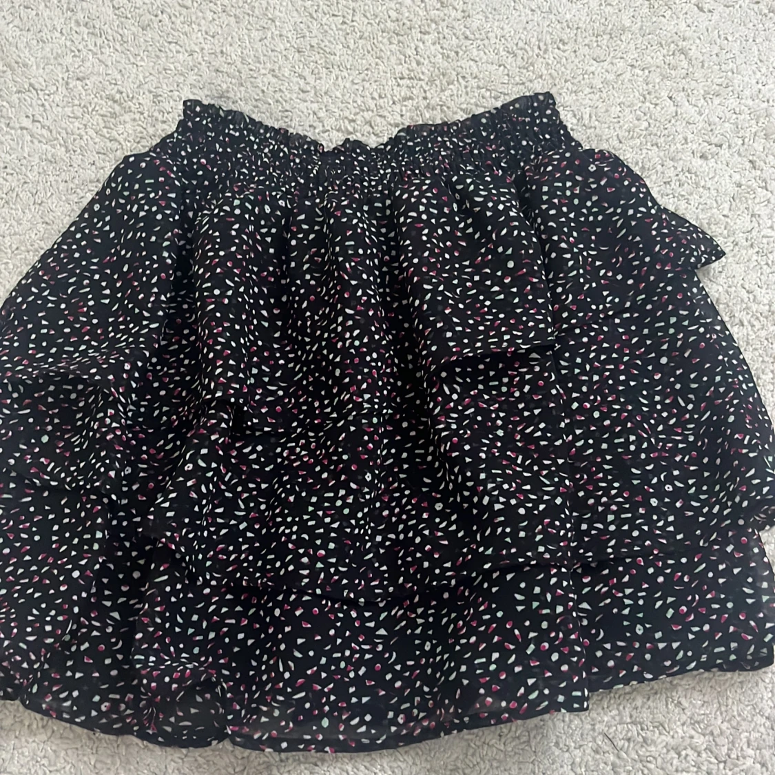 Volang kjol med fina mönster 