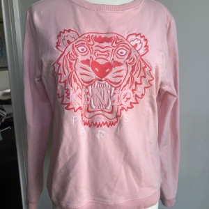 Kenzo tröja i nyskick  - Fin tröja från Kenzo. Storlek 16 år 