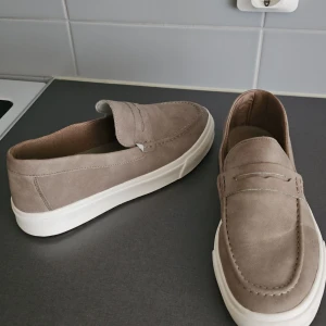 Skor som ny - Det är fint och bekväm skor används bara en gång. Ny pris 1200kr.