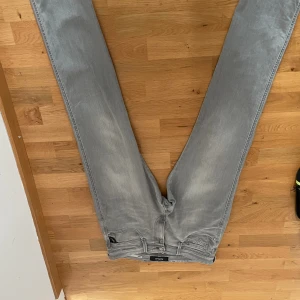 Replay anbass  - Storlek 33 midja, 34 längd  Bra skick 