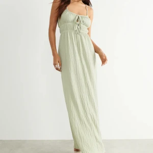 Grön långklänning Gina Tricot - Grön maxiklänning från gina, Fint skick. Sparsamt använd.