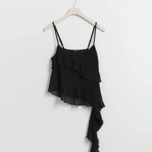 Helt ny topp från Gina tricot  - Helt ny topp, lapparna är kvar Strl xs, passar även som s  Ny pris 300kr