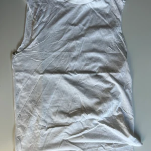 Oanvänt vitt linne -  Jag gillade det inte så jag säljer det