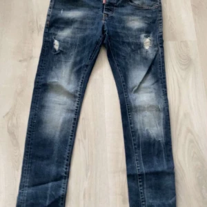 Dsq2 - Jätte bra Dsq2 byxor på en jätte härlig kvalitet på ett bra skick använda i 2/3 gånger 