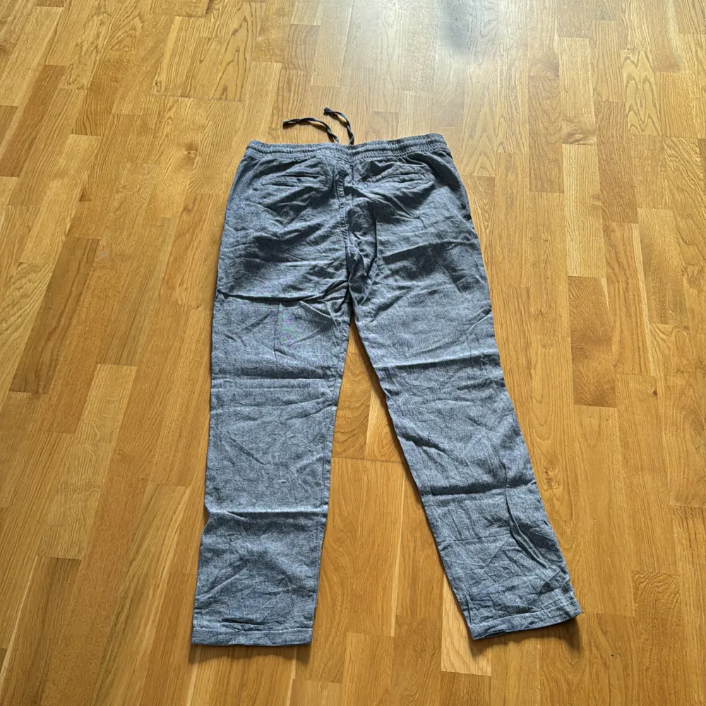 Nya line byxor aldrig använda. Skick 10/10. Perfekt för sommaren.. Jeans & Byxor.