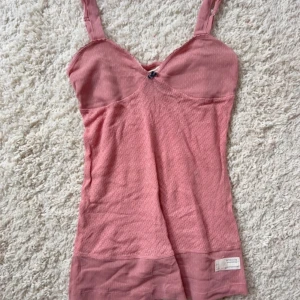 Odd molly topp - Supergulligt rosa vintage linne från odd molly i strl xs men passar även s🩷 endast testat och säljer pga de inte passade, pris kan diskuteras 🫶🏼