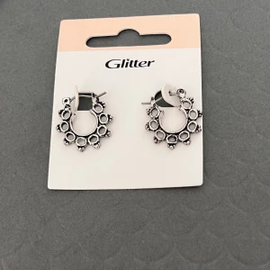 Oanvänd örhängena  - Oanvända örhängen. 