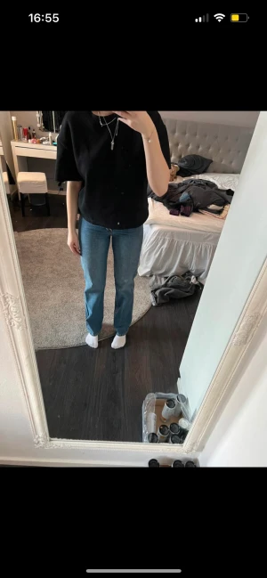 Raka mörkblå jeans - Passar mig som är 172. Storlek 27