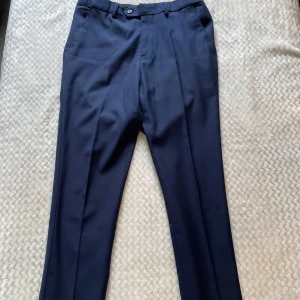 Kostymbyxor herr - Passar storlek S, mycket bra skick, priset är förhandlingsbart.