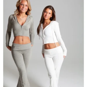 Intressekoll Catania set - Intressekoll på mitt fina gråa Catania set, aldrig använt bara provat så i helt nytt skick. Kontakta vid frågor och fler bilder. Köpt för 1500kr och pris går att diskutera 