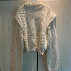 Stickad tröja - Vit stickad tröja från HM i storlek XS💗