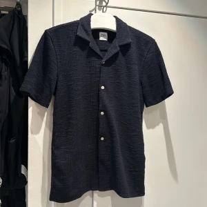 Kortärmad skjorta - Kortärmad skjorta från Zara  Storlek M