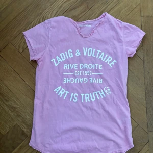 Zadig &Voltaire T-shirt  - Säljer den här supersnygga rosa Zadig och Voltaire t-shirts