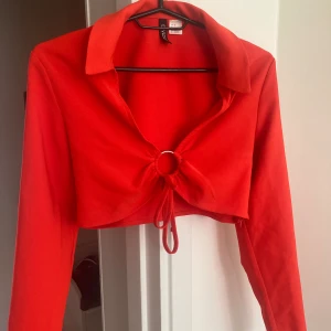 Topp - En fin topp från SHEIN som tyvärr är för liten, mycket bra skick