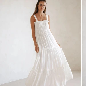 Klänning - Helt ny, oanvänd klänning från Saboskirt. 