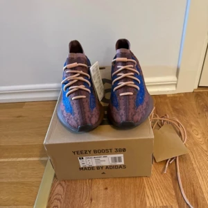 Yezzy 380  - Nya oannväda  Storlek 40 2/3