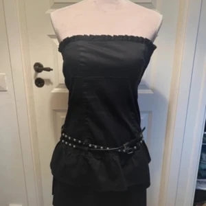 Snygg klänning  - En jöttesnygg klänning i jeansmaterial som tyvärr inte passar mig. Storlek Xs-S