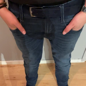 Mocka bälte  - Bälte i äkta mocka. Köptes på Scandi belts. Använd fåtal gånger och sparsamt använd. Skick:7,5/10