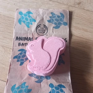 Djurbadbomb - Rosa badbomb formad som en ekorre