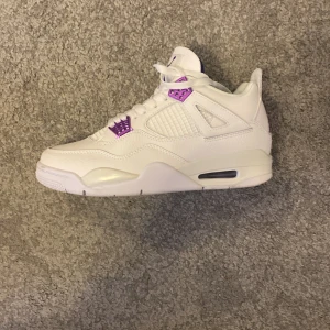 Jordan 4 metallic purple  - Skick 10/10 har bara använts hemma.