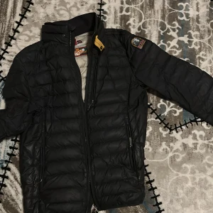 Parajumper Dunjacka - Bra i skick, knappt använt. Nypris 5000+  Stl M