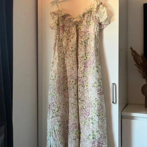 Sommarklänning  - Supersöt klänning från H&M i storlek S