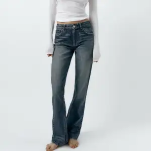 Jeans från zara, mid waist❣️använda ett fåtal gånger, storlek 44