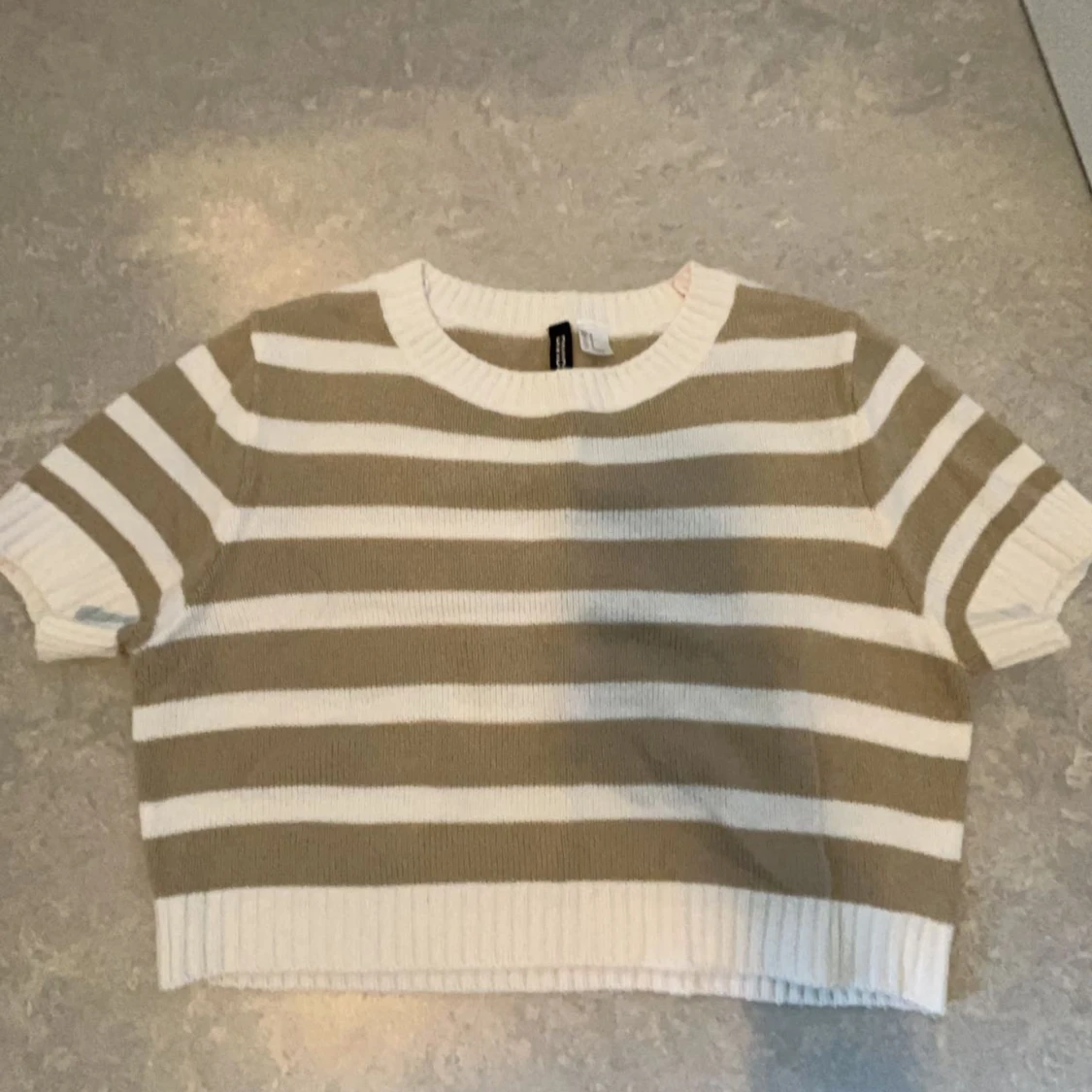 Randig stickad tröja