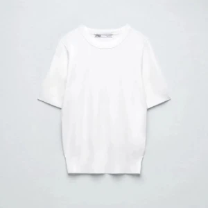 Zara topp - Populär topp från zara i storlek s, säljer då den inte kommer till använding