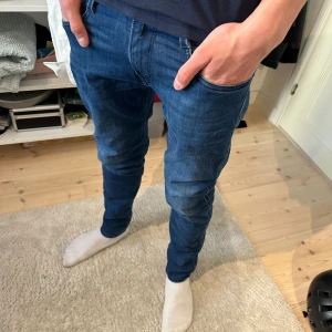 Replay jeans - Blå replay jeans, nyskick andvända ett få tal gången (3-4 gånger) nypris ca 1100kr. 