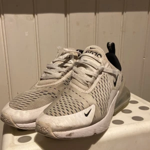 Säljer air Max 270  - Har inte använt dom på ca 2 år men dom är inte sönder på något sätt storlek 39