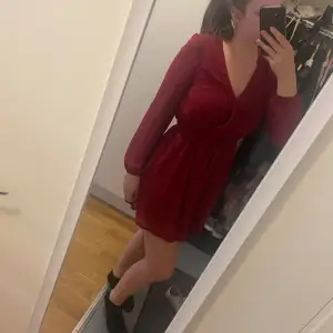 Röd fin klänning, använd få gånger 