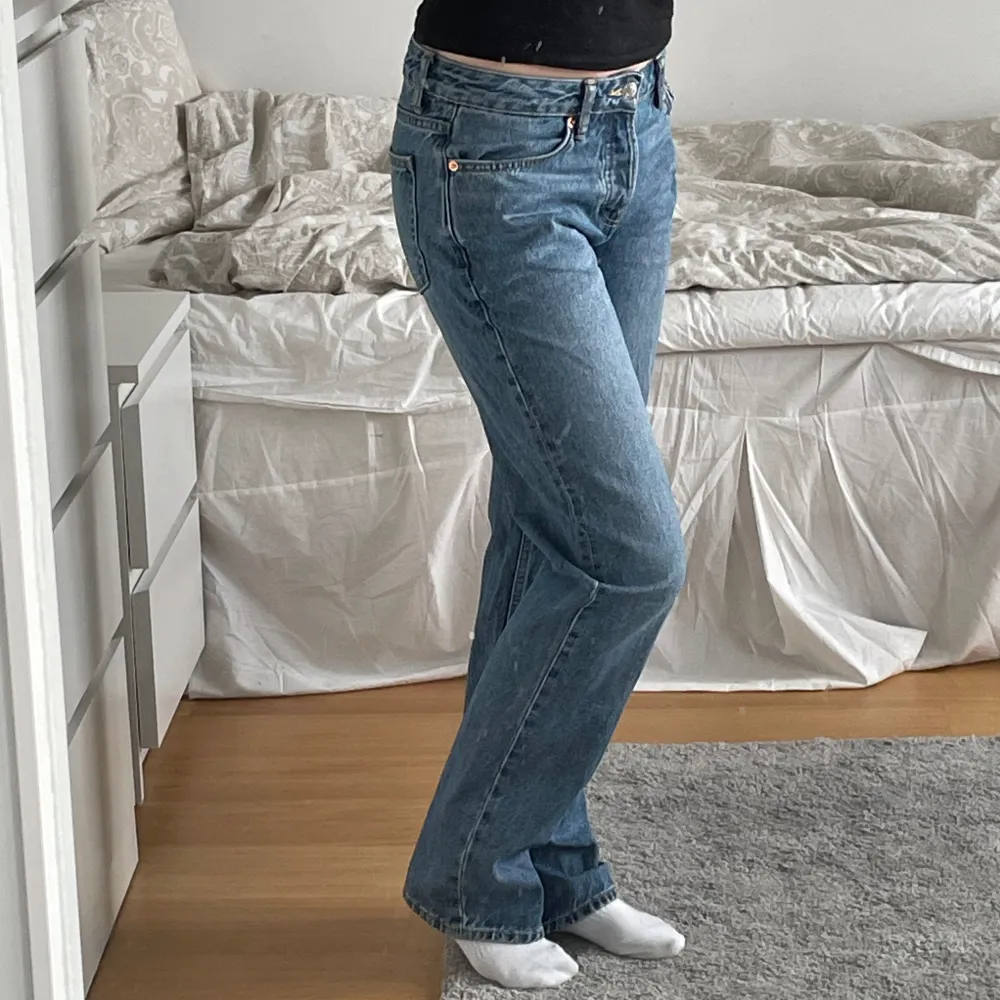 Jättefina lådmidjade raka jeans ifrån Lager 157🌟 Säljer då jag aldrig använder💗. Jeans & Byxor.