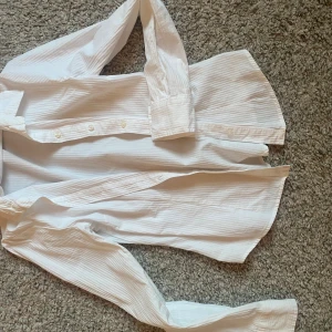 Skjorta - Vit skjorta från brandy. Använd en gång