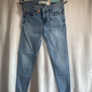 Jeans  - Helt oanvända jeans med prislapp kvar