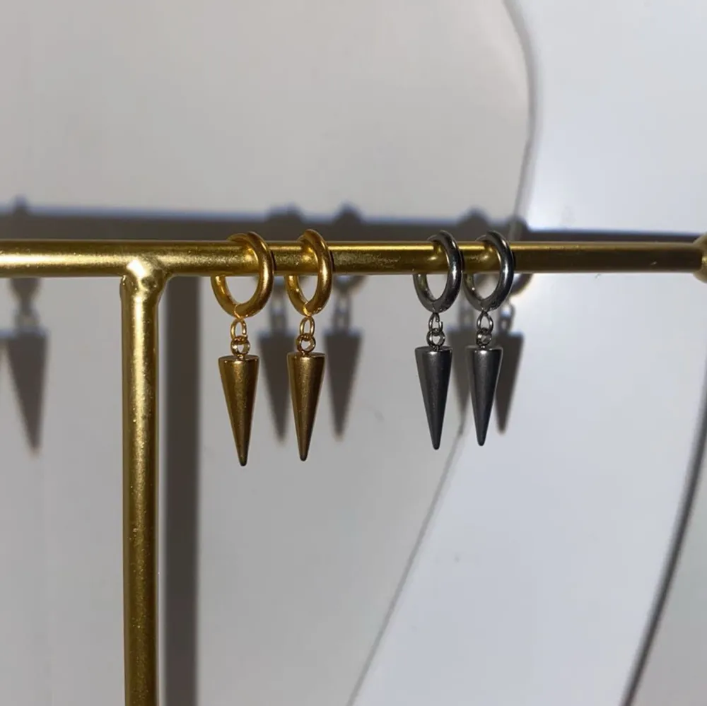 Jättesnygga örhängen i rostfritt stål 💞Modell ”Quintella”. Accessoarer.