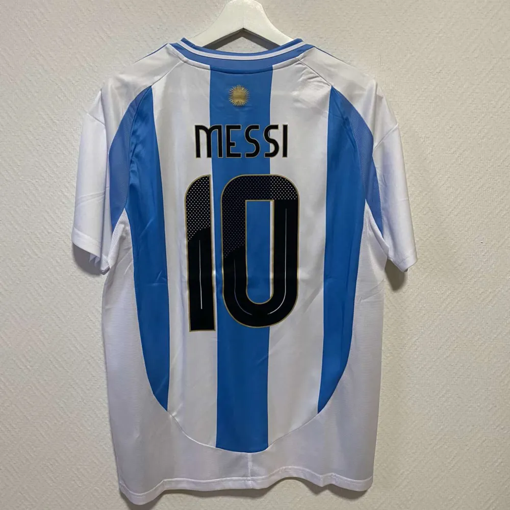 Argentina Messi tröja 2024. Helt ny 10/10 skick. Sport & träning.