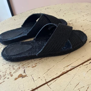 HM sandaler - Svarta sandaler i väldigt bra skick. 