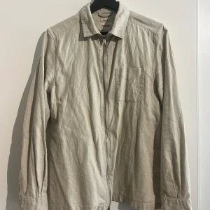 Overshirt med dragkedja  - Från East West  Storlek S  