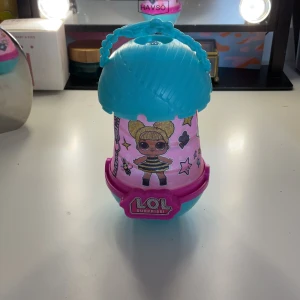 L.o.l. lampa - Säljs inte längre. Perfekt kondition. Tre. Ljus nivåer  Köptes för 200kr 