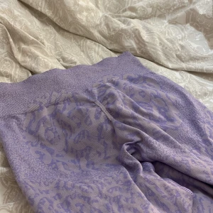 Gymshark  - Super fina gymshark tights med schrunch i rumpan, varsamt använda men finns tecken på användning 