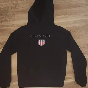 2 gant hoodies i st xs 349 kr styck eller våda för 650 skriv för flera frågor eller bilder