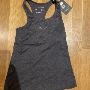 Träningslinne  - Ett oanvänt träninslinne i storlek 36 , grå 