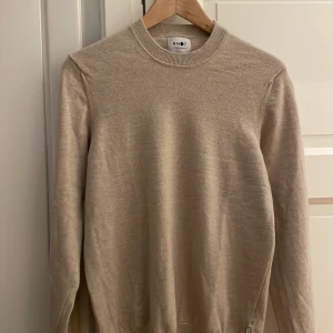 NN07 tröja - Perfekt inför våren och sommaren och riktigt skön. Nästintill perfekt skick. Nypris 1399 kr. Skriv gärna ifall ni har frågor.