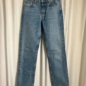 Säljer dessa raka zara jeans storlek 38