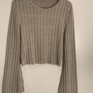 tröja🩶 - Söt tröja, stora på armarna vilket är gulligt, lite som en magtröja 🩵