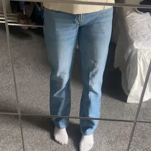 Low waist jeans!! Blivit lite för små för mig och används inte. 