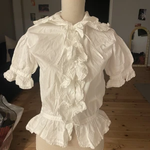 Söt blus  - Supersöt blus med luvan inga defekter, som ny. 