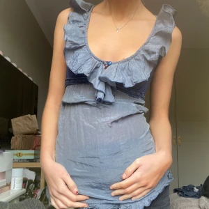 Fin topp - Jätte gullig topp med volang detaljer🫶