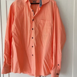 Somrig herrskjorta  - Oanvänd , storlek L (41/43) Steven Seas copenhagen 